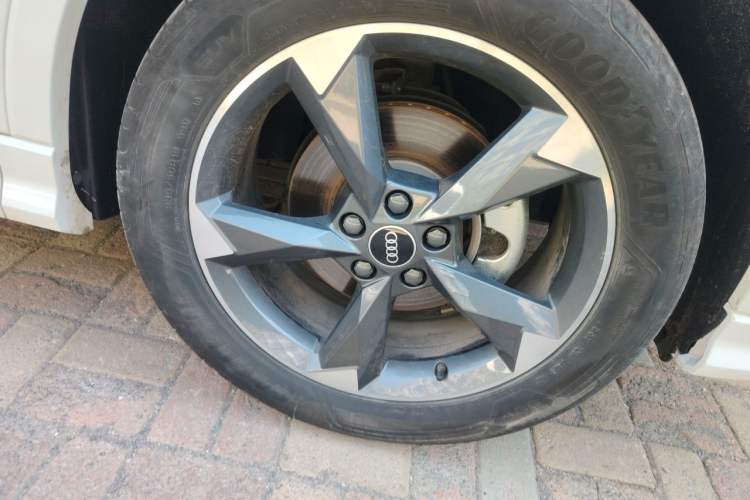Used Audi Q3 2021 35 TFSI Fashion Dynamic Model Right Front Wheel Hub