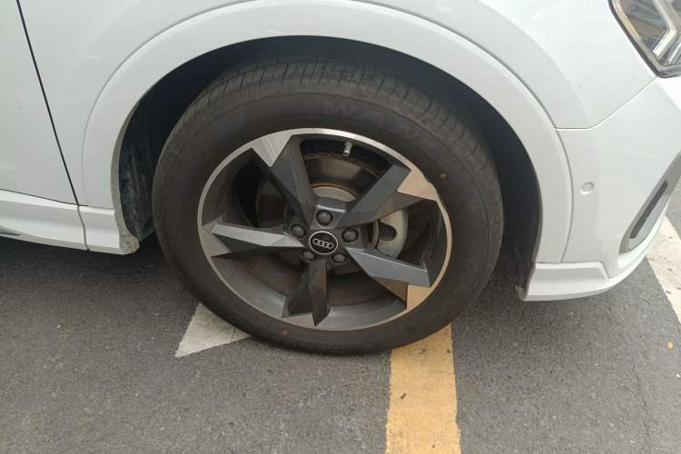 Used Audi Q3 2021 35 TFSI Fashion Dynamic Model Right Front Wheel Hub
