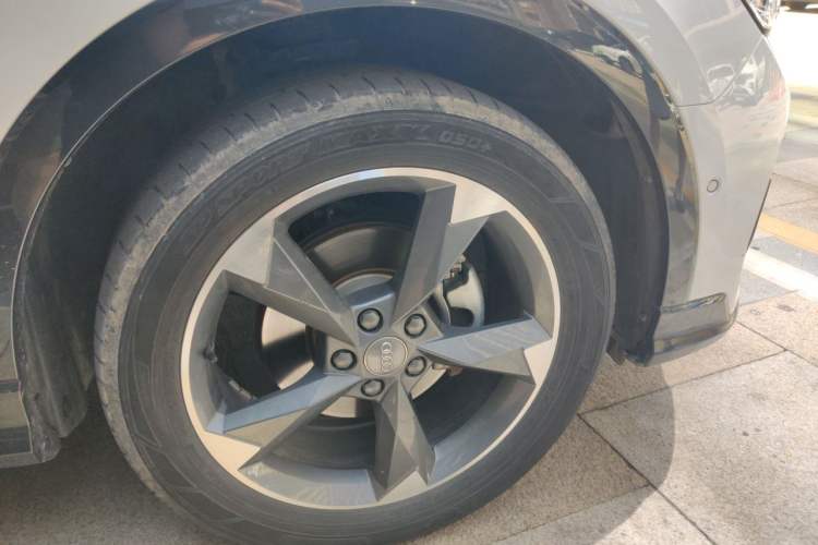 Used Audi Q3 2021 35 TFSI Fashion Dynamic Model Right Front Wheel Hub