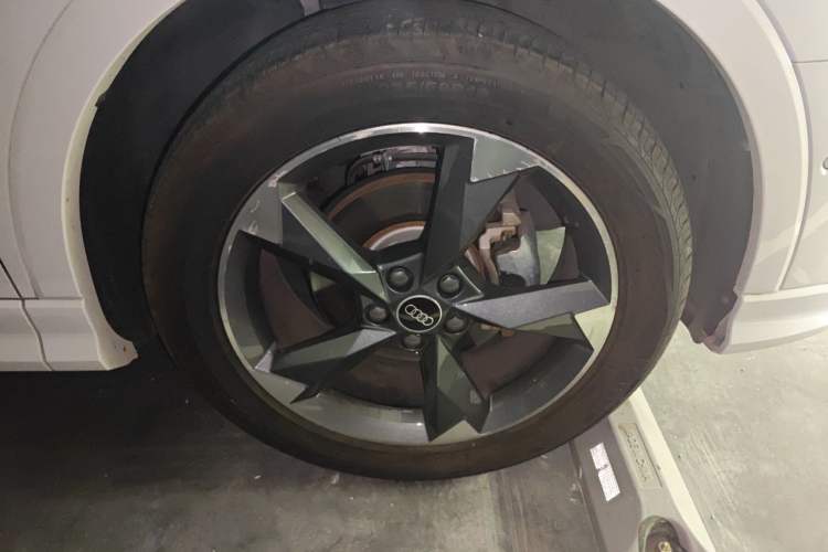 Used Audi Q3 2021 35 TFSI Progressive Dynamic Edition Right Front Wheel Hub