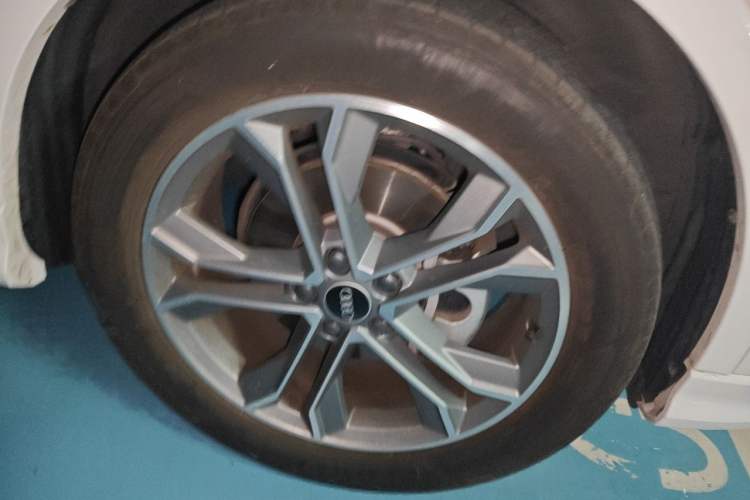 Used Audi Q3 2021 40 TFSI Fashion Dynamic Model Right Front Wheel Hub