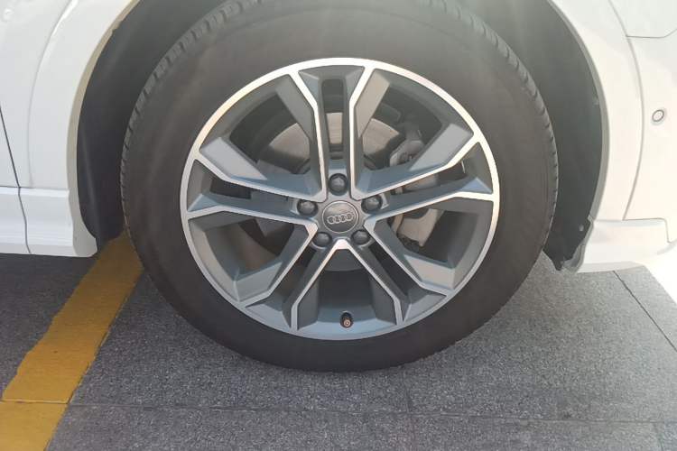 Used Audi Q3 2021 40 TFSI Fashion Dynamic Model Right Front Wheel Hub