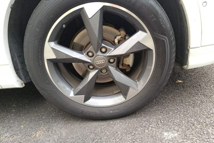 Used Audi Q3 2021 35 TFSI Fashion Dynamic Model Right Front Wheel Hub