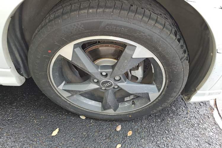 Used Audi Q3 2021 35 TFSI Fashion Dynamic Model Right Front Wheel Hub