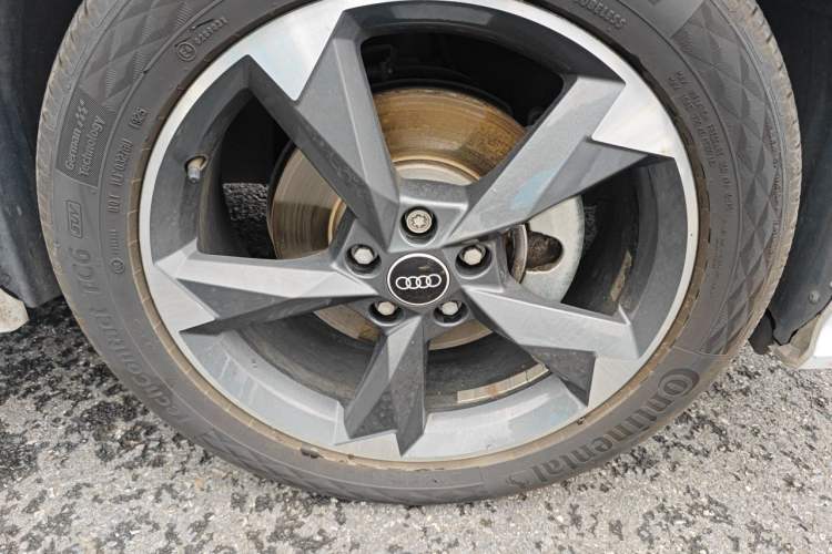 Used Audi Q3 2021 35 TFSI Fashion Dynamic Model Right Front Wheel Hub