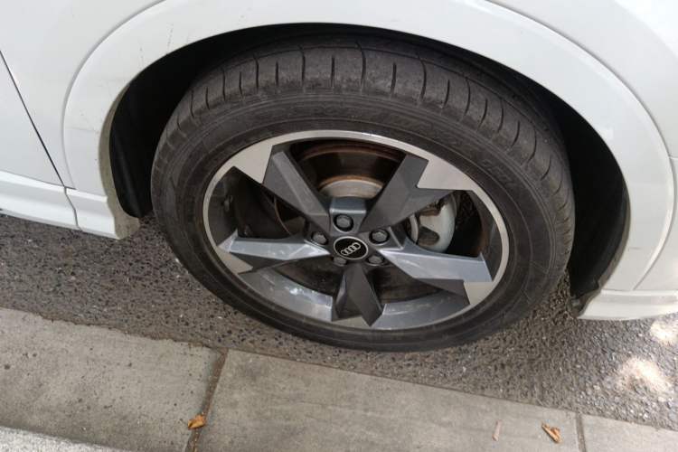 Used Audi Q3 2021 35 TFSI Fashion Dynamic Model Right Front Wheel Hub