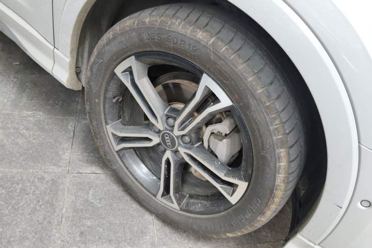 Used Audi Q3 2021 45 TFSI quattro Luxury Dynamic Model Right Front Wheel Hub