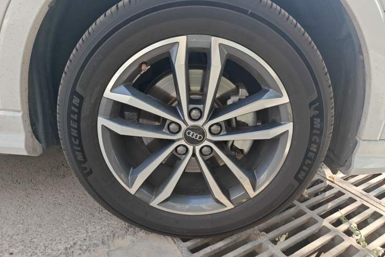 Used Audi Q3 2021 35 TFSI Progressive Dynamic Edition Right Front Wheel Hub