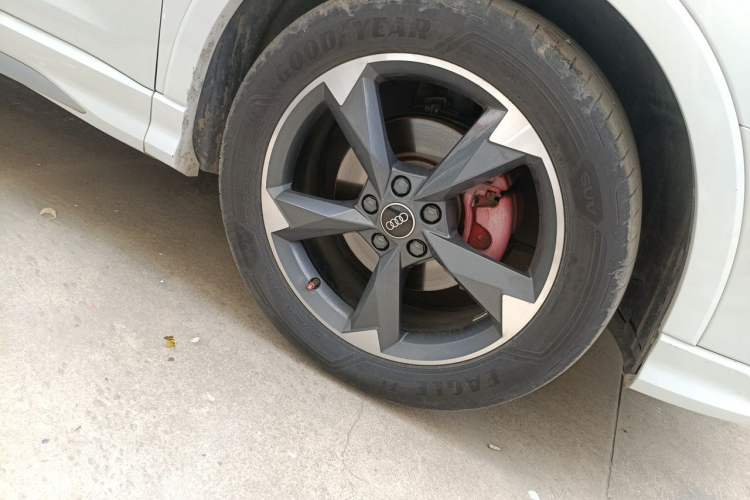 Used Audi Q3 2021 35 TFSI Fashion Dynamic Model Right Front Wheel Hub
