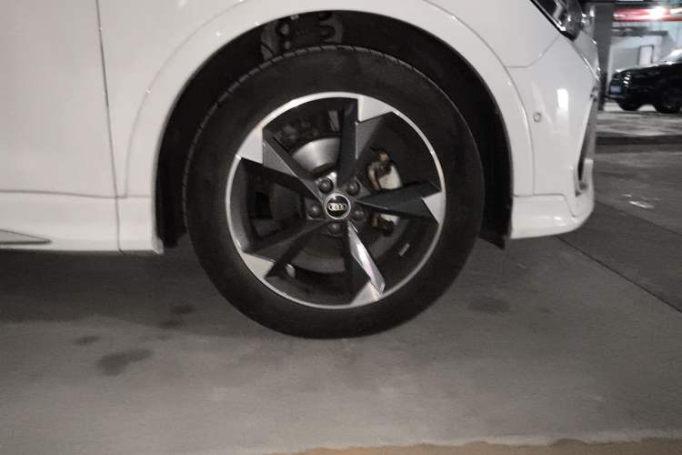 Used Audi Q3 2021 35 TFSI Fashion Dynamic Model Right Front Wheel Hub