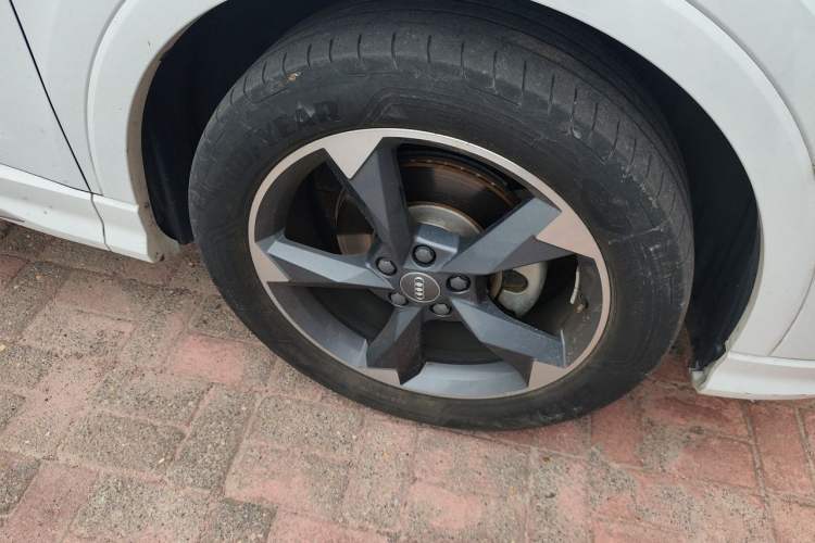 Used Audi Q3 2021 35 TFSI Fashion Dynamic Model Right Front Wheel Hub