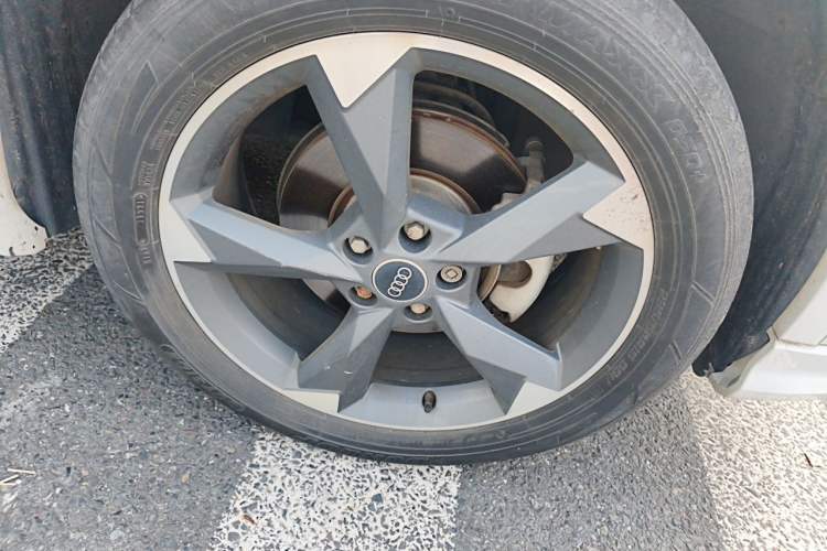Used Audi Q3 2021 35 TFSI Fashion Dynamic Model Right Front Wheel Hub