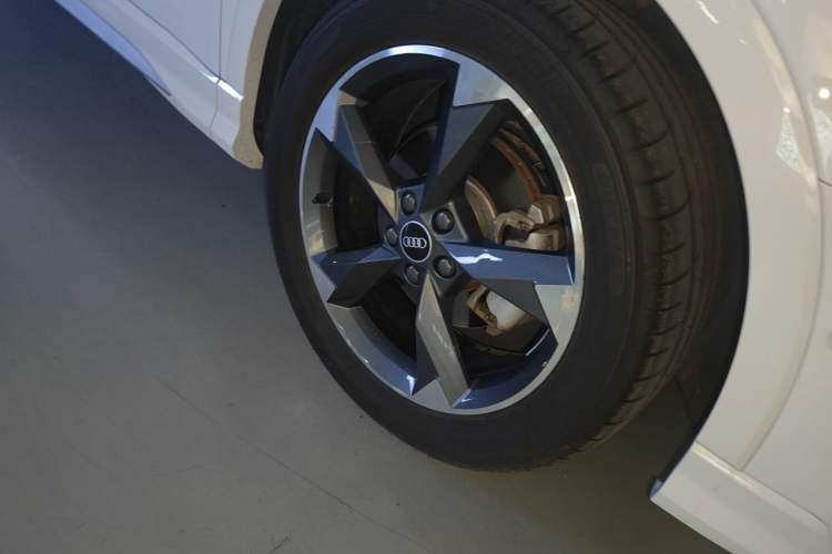 Used Audi Q3 2021 35 TFSI Fashion Dynamic Model Right Front Wheel Hub