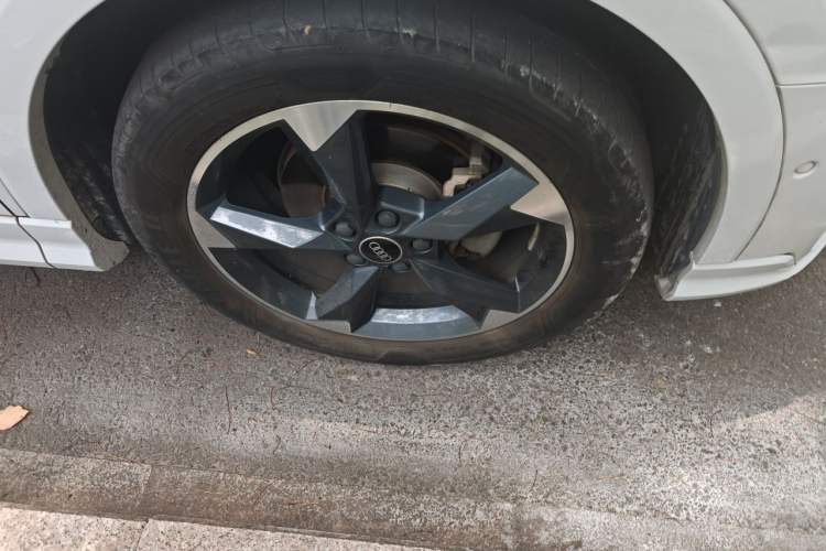 Used Audi Q3 2021 35 TFSI Fashion Dynamic Model Right Front Wheel Hub