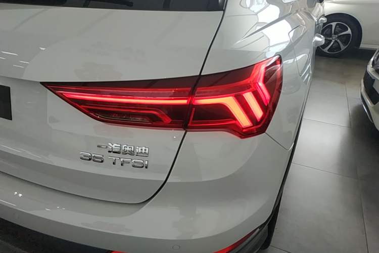 Used Audi Q3 2021 35 TFSI Fashionable and Elegant Model Right Rear Taillight