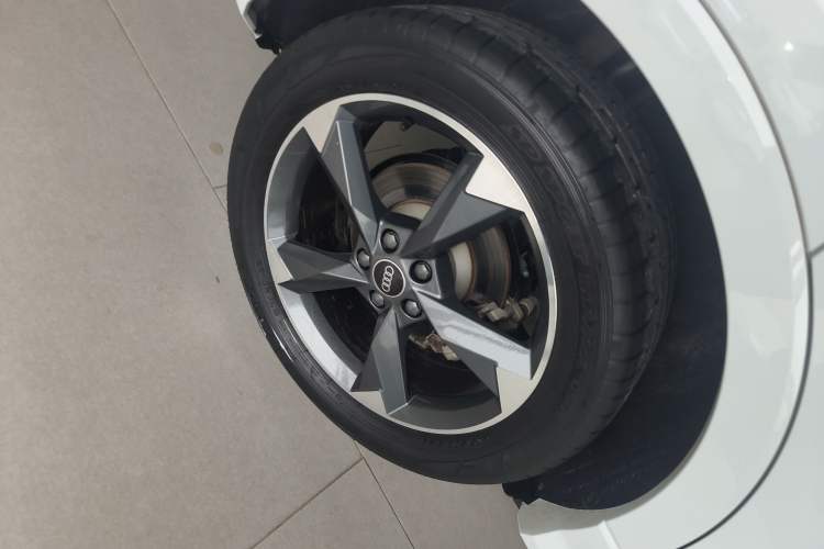 Used Audi Q3 2021 35 TFSI Fashion Dynamic Model Right Rear Wheel Hub