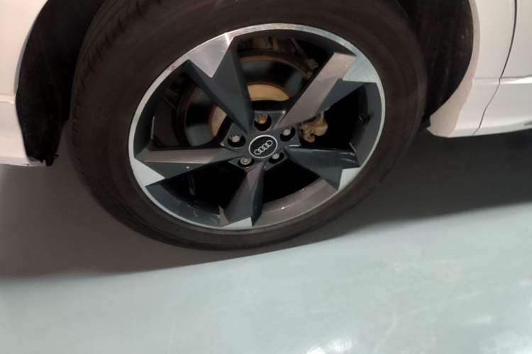 Used Audi Q3 2021 35 TFSI Fashion Dynamic Model Right Rear Wheel Hub