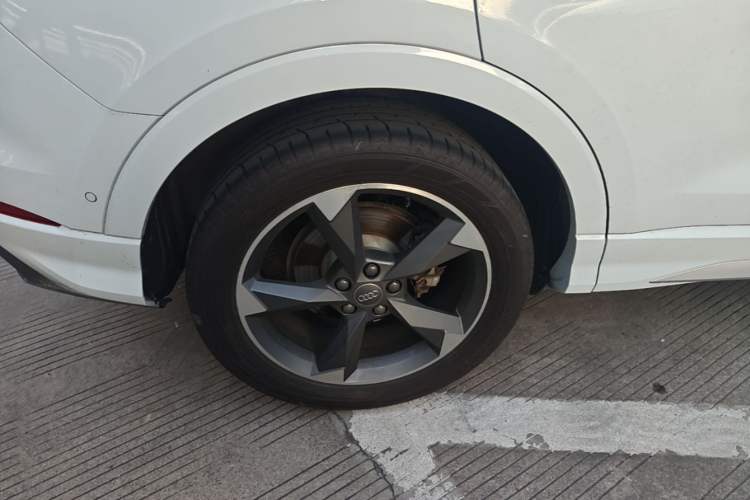 Used Audi Q3 2021 35 TFSI Fashion Dynamic Model Right Rear Wheel Hub