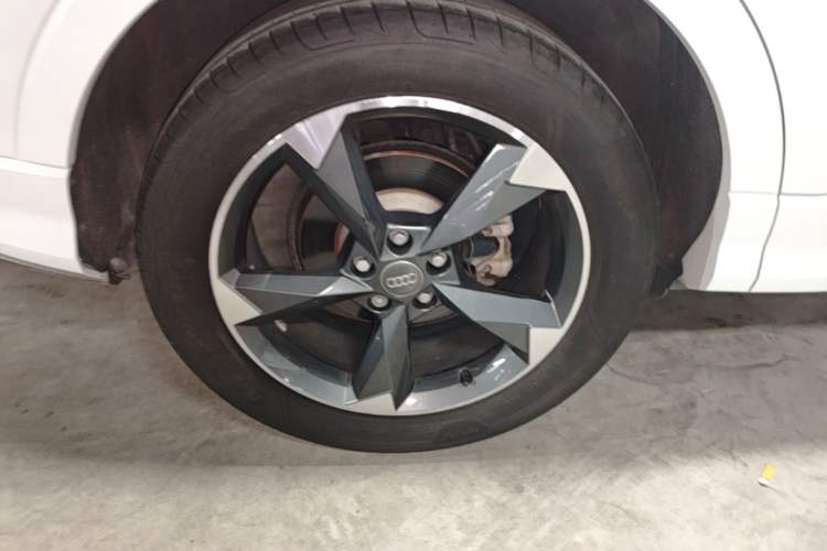 Used Audi Q3 2021 35 TFSI Progressive Dynamic Edition Right Rear Wheel Hub