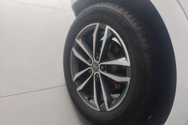 Used Audi Q3 2021 35 TFSI Progressive Dynamic Edition Right Rear Wheel Hub