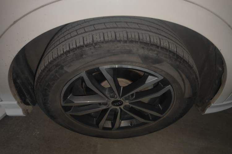 Used Audi Q3 2021 35 TFSI Progressive Dynamic Edition Right Rear Wheel Hub