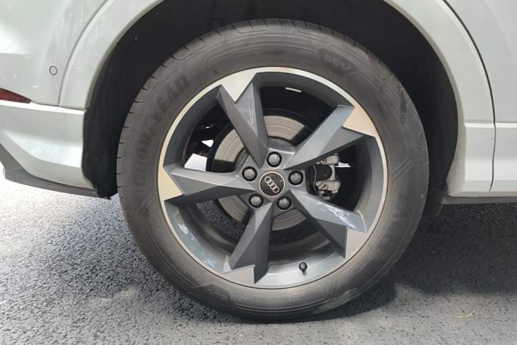 Used Audi Q3 2021 35 TFSI Fashion Dynamic Model Right Rear Wheel Hub