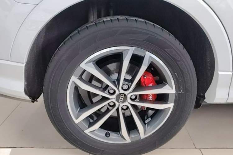 Used Audi Q3 2021 35 TFSI Progressive Dynamic Edition Right Rear Wheel Hub