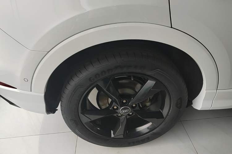 Used Audi Q3 2021 35 TFSI Fashion Dynamic Model Right Rear Wheel Hub