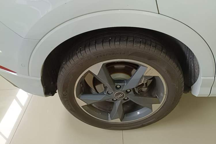 Used Audi Q3 2021 35 TFSI Fashion Dynamic Model Right Rear Wheel Hub