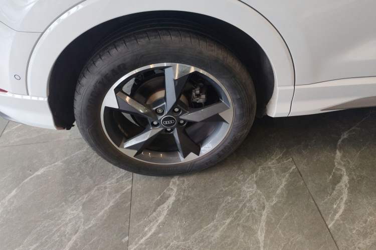 Used Audi Q3 2021 35 TFSI Fashion Dynamic Model Right Rear Wheel Hub