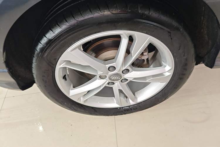 Used Audi Q3 2021 35 TFSI Fashionable and Elegant Model Right Rear Wheel Hub