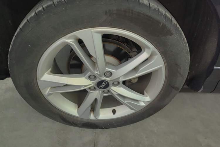 Used Audi Q3 2021 35 TFSI Fashionable and Elegant Model Right Rear Wheel Hub