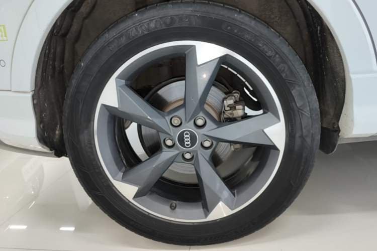 Used Audi Q3 2021 35 TFSI Fashion Dynamic Model Right Rear Wheel Hub