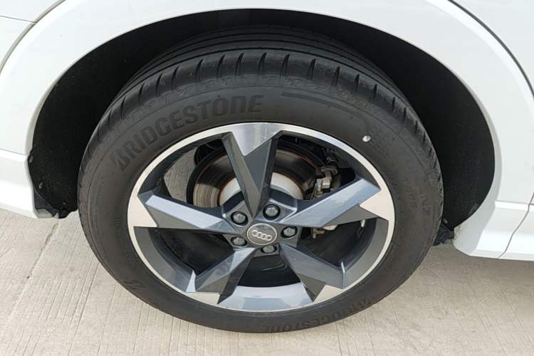 Used Audi Q3 2021 35 TFSI Fashion Dynamic Model Right Rear Wheel Hub