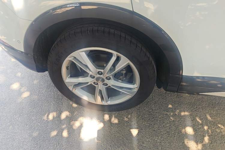 Used Audi Q3 2021 35 TFSI Fashionable and Elegant Model Right Rear Wheel Hub
