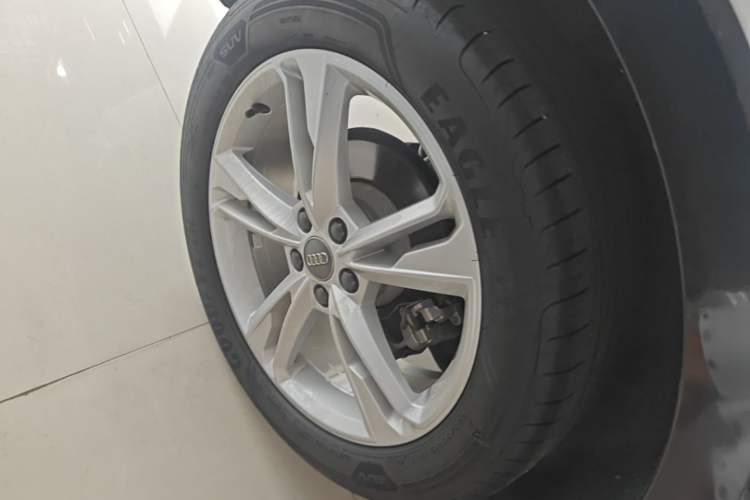 Used Audi Q3 2021 35 TFSI Fashionable and Elegant Model Right Rear Wheel Hub