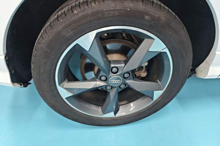 Used Audi Q3 2021 35 TFSI Fashion Dynamic Model Right Rear Wheel Hub
