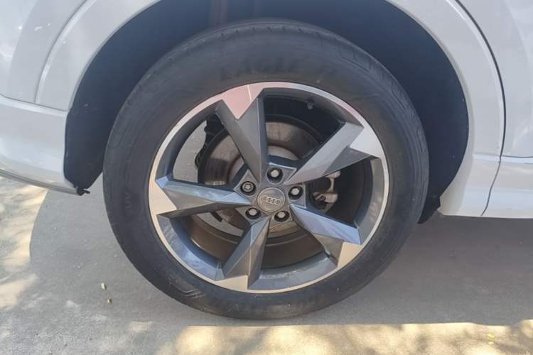 Used Audi Q3 2021 35 TFSI Progressive Dynamic Edition Right Rear Wheel Hub