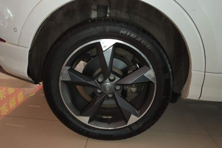 Used Audi Q3 2021 35 TFSI Fashion Dynamic Model Right Rear Wheel Hub