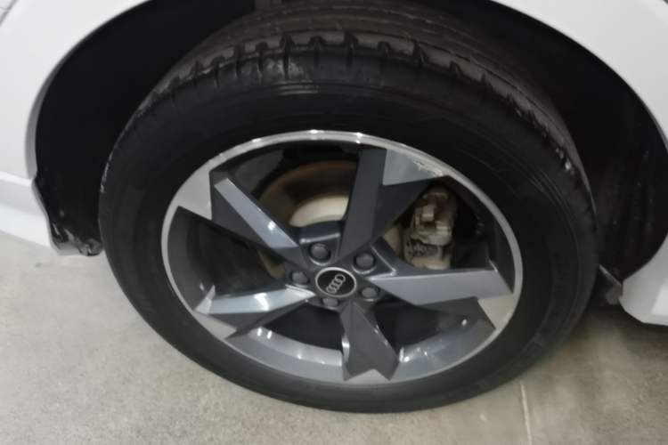 Used Audi Q3 2021 35 TFSI Fashion Dynamic Model Right Rear Wheel Hub