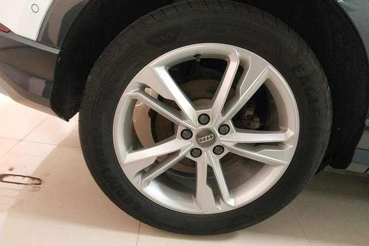 Used Audi Q3 2021 35 TFSI Fashionable and Elegant Model Right Rear Wheel Hub