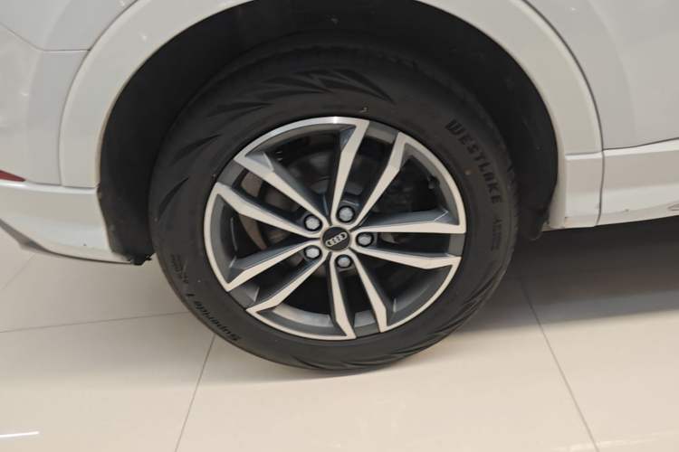 Used Audi Q3 2021 35 TFSI Progressive Dynamic Edition Right Rear Wheel Hub