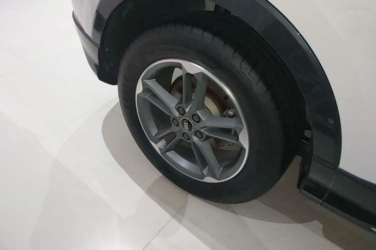 Used Audi Q3 2021 35 TFSI Advanced Style Edition Right Rear Wheel Hub