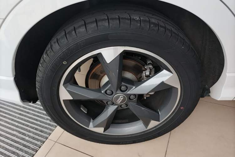 Used Audi Q3 2021 35 TFSI Progressive Dynamic Edition Right Rear Wheel Hub