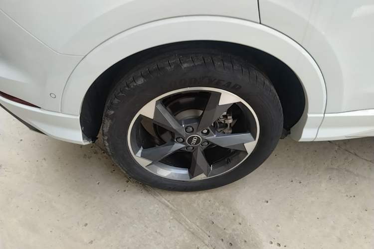 Used Audi Q3 2021 35 TFSI Fashion Dynamic Model Right Rear Wheel Hub