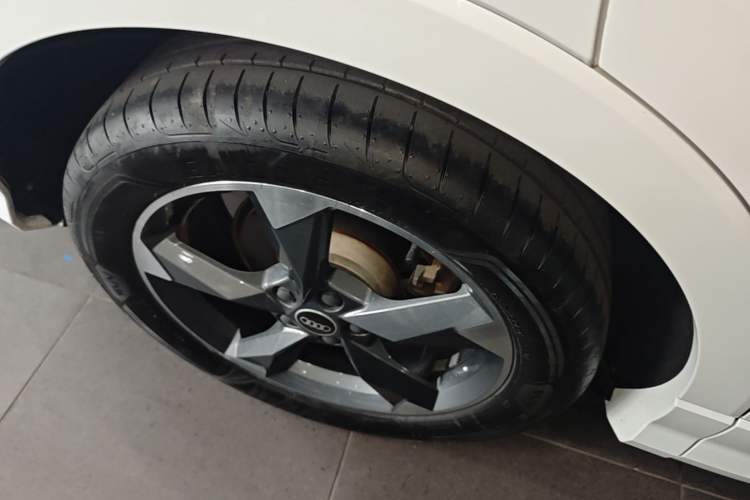 Used Audi Q3 2021 35 TFSI Fashion Dynamic Model Right Rear Wheel Hub