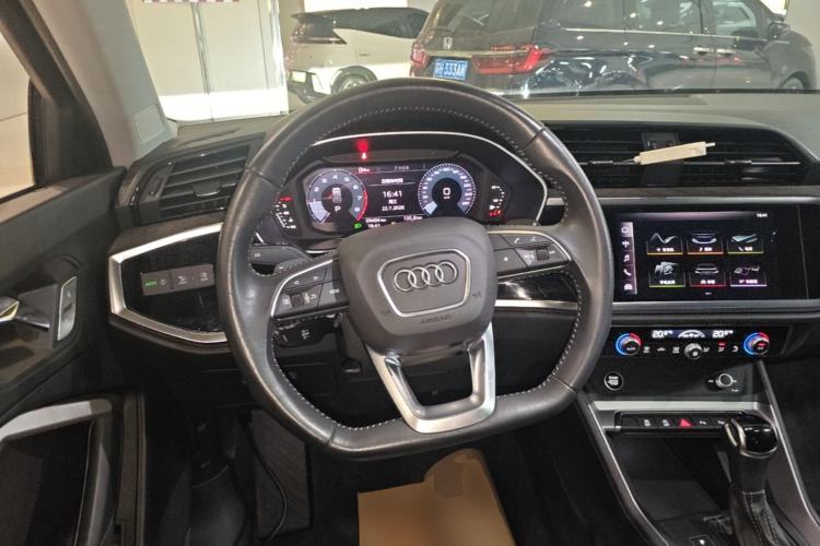 Used Audi Q3 2021 35 TFSI Fashion Dynamic Model Steering Wheel