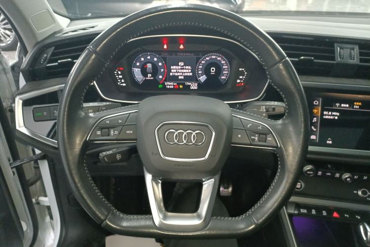 Used Audi Q3 2021 40 TFSI Fashion Dynamic Model Steering Wheel