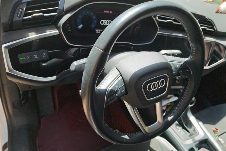 Used Audi Q3 2021 35 TFSI Progressive Dynamic Edition Steering Wheel