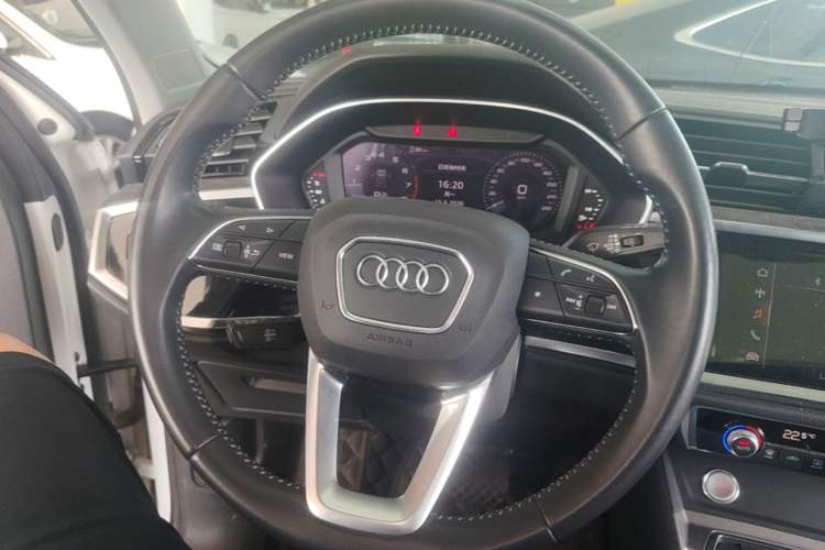 Used Audi Q3 2021 35 TFSI Progressive Dynamic Edition Steering Wheel